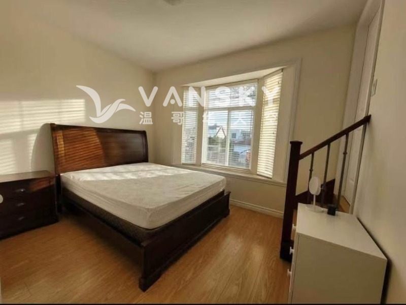 250225184103_bedroom 1.jpg